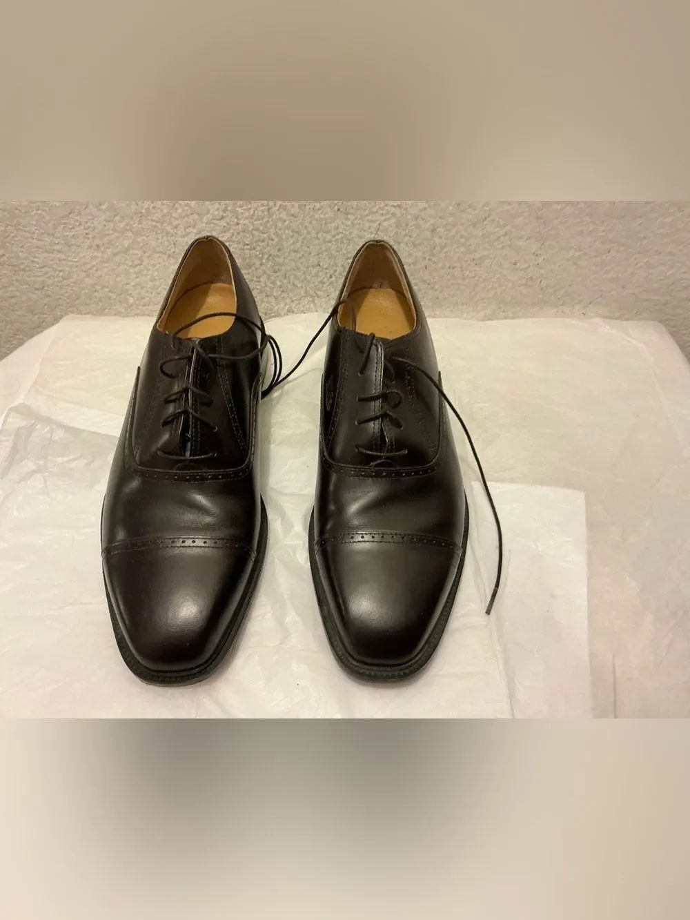 Rockport Men’s Dark Brown Cap-Toe Oxfords size 10.5